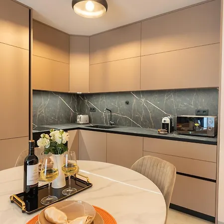 Apartment Black Vanilla *
